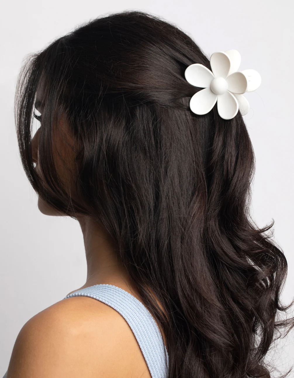 90s White Daisy Flower Claw - Image 2