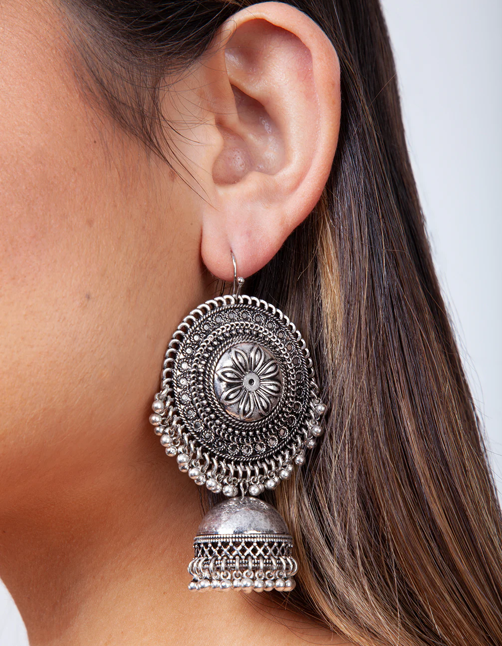 Antique Silver Detailed Earrings - Image 3