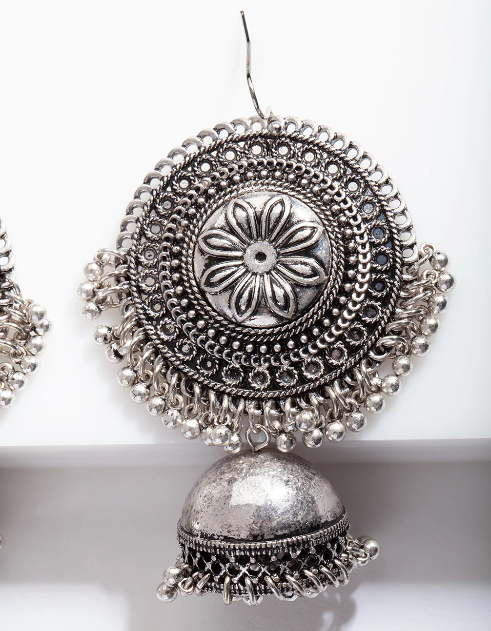 Antique Silver Detailed Earrings - Image 4