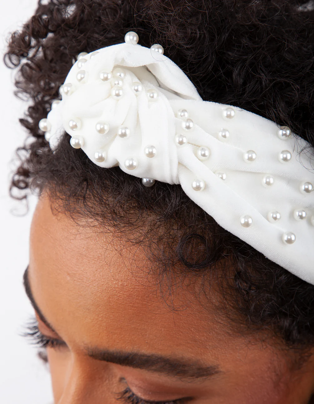 White Fabric Knot Pearl Headband - Image 3